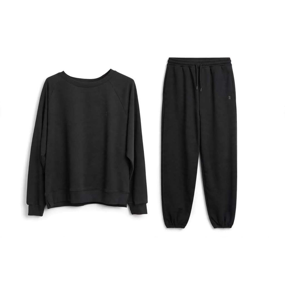 Completo donna Please tuta leggera con pantalone morbido con polsino alla caviglia.